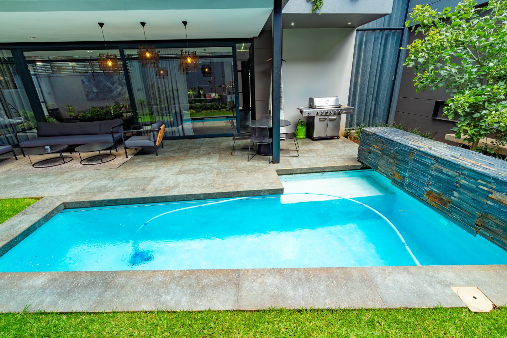 Luxury Cluster Living in an Elite Boomed Enclosure