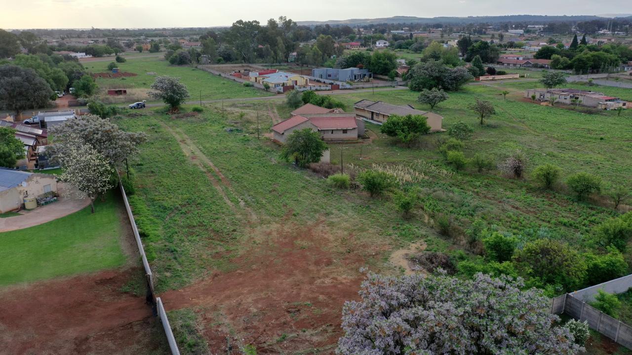 Spacious 4,046m² Vacant Stand for Sale in Henley-on-Klip