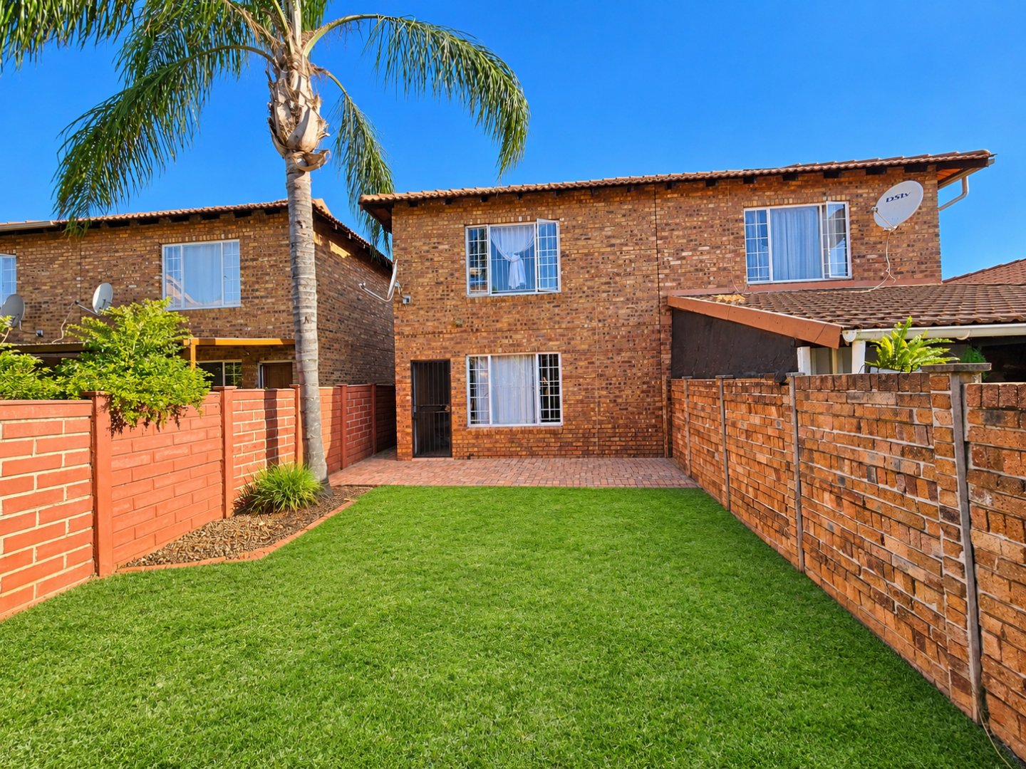Modern 2 Bedroom Townhouse at a Give-Away Price!!