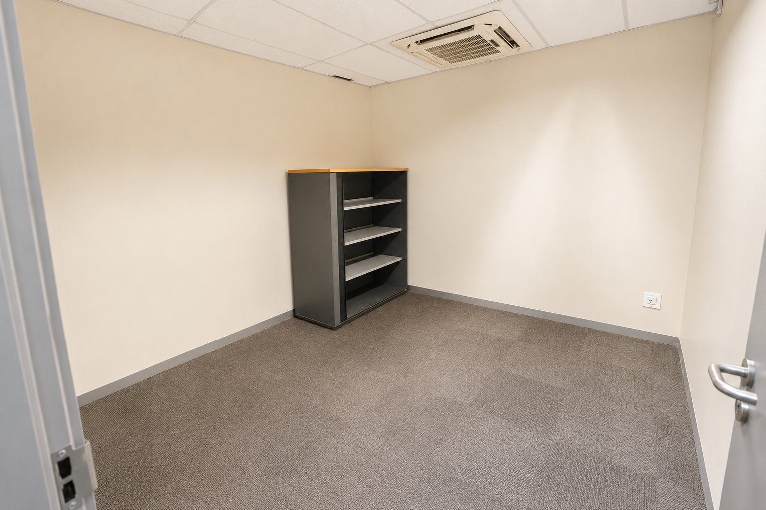 919 m² First Floor Office To Let at 26 Wellington Road | Parktown | Premium Large-Format Workspace photo 11