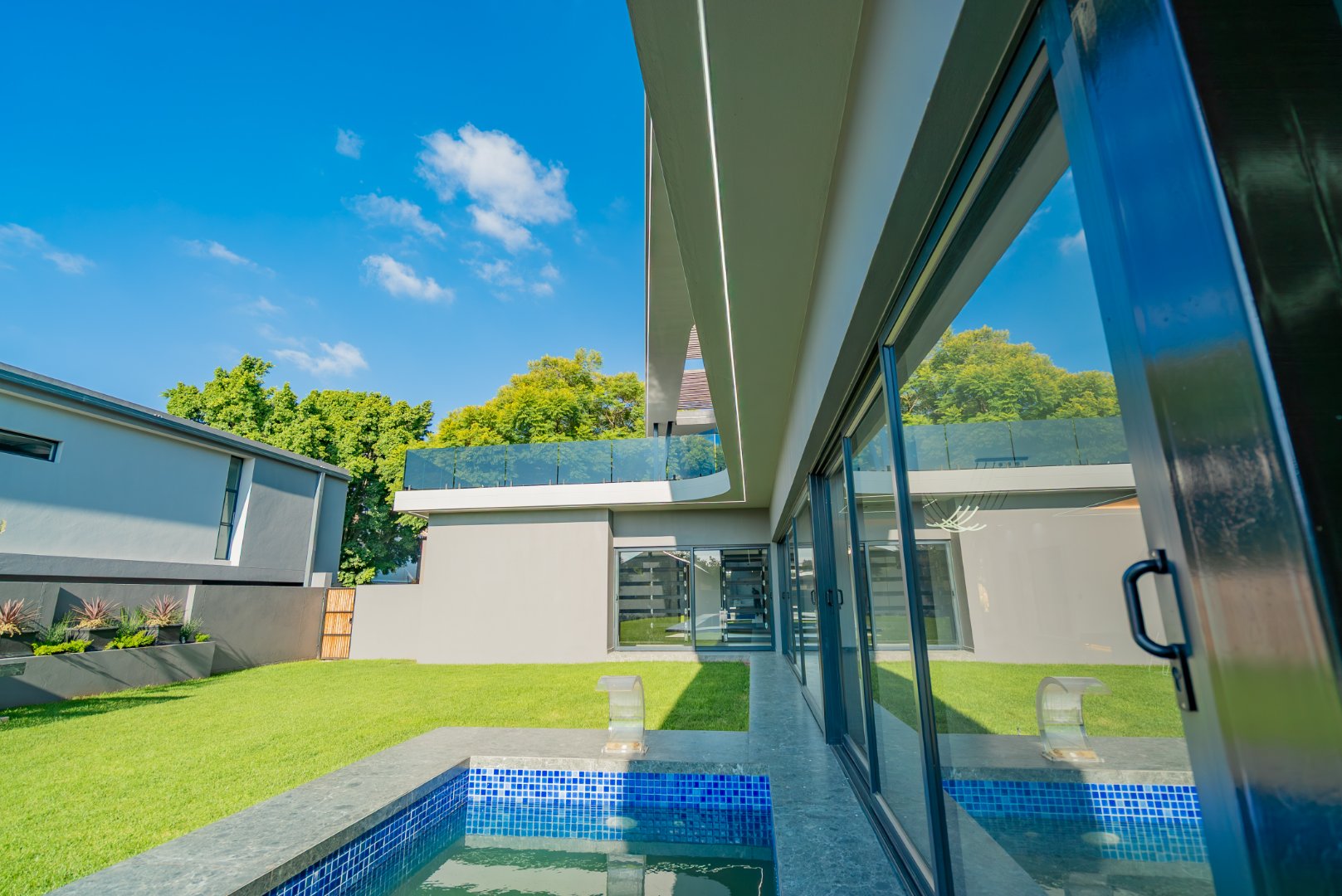 Ultra Exclusive Hyde Park Cluster Living Move In Ready Luxury Residence