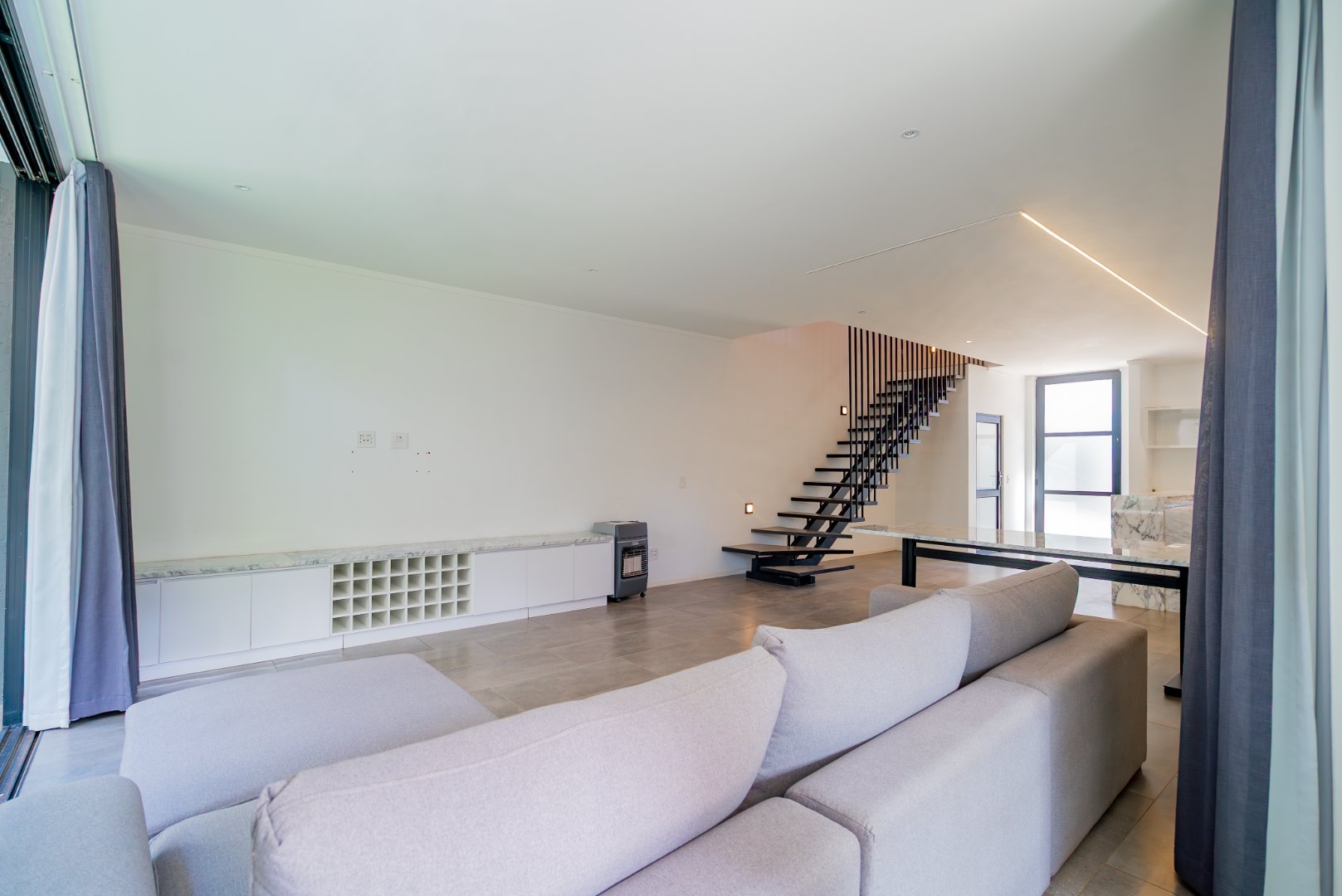 Modern 3 Bed Hyde Park Townhouse with Solar, PJ Lounge & Double Garage