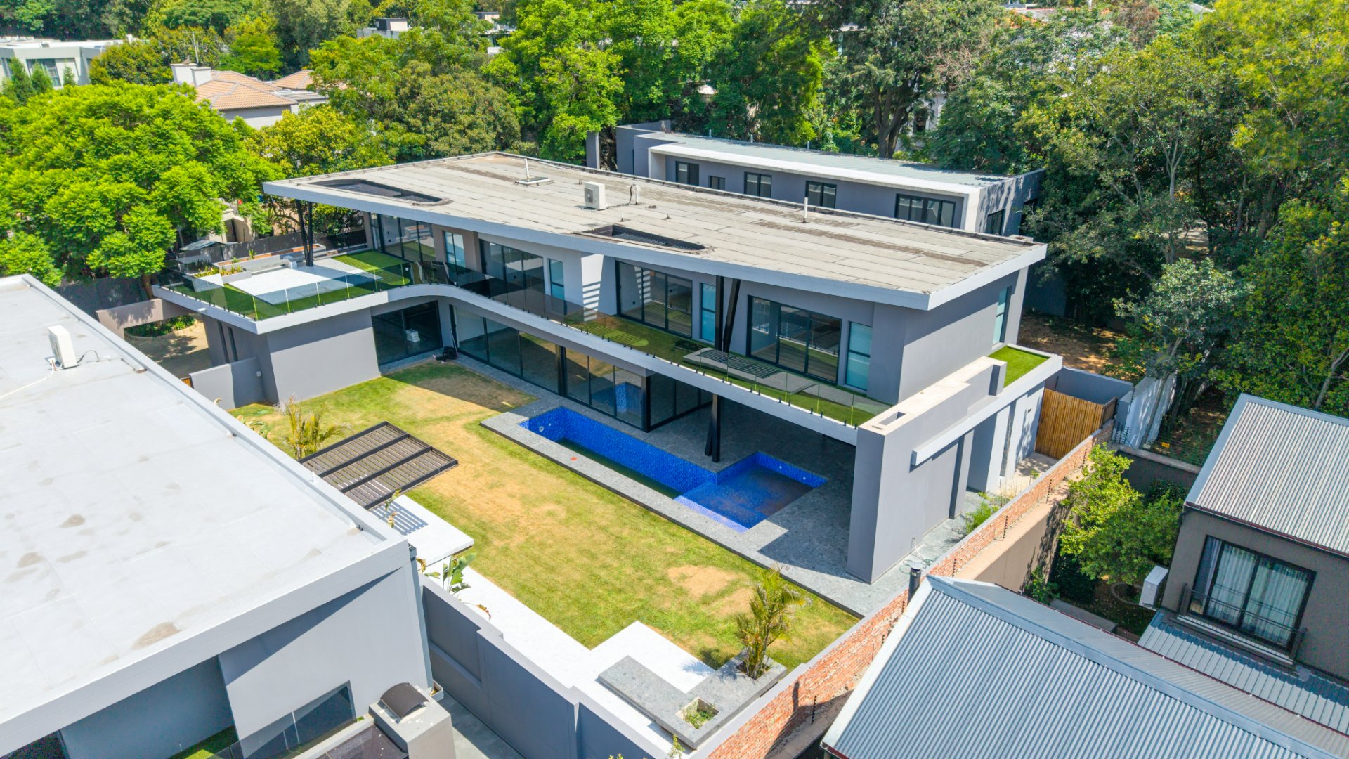 Ultra Exclusive Hyde Park Cluster Living Move In Ready Luxury Residence