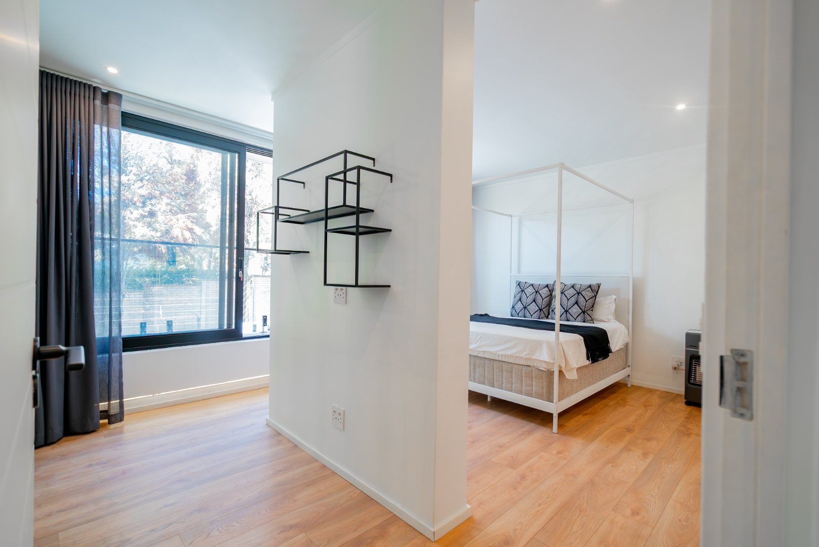 Modern 3 Bed Hyde Park Townhouse with Solar, PJ Lounge & Double Garage