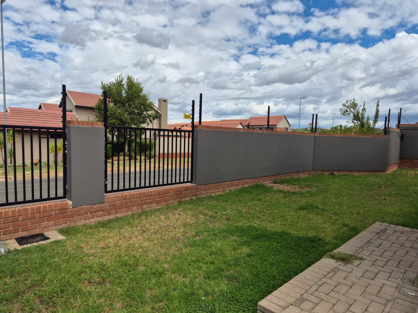 MODERN 3-BEDROOM TOWNHOUSE FOR SALE IN WILD OLIVE ESTATE – SECURE & STYLISH LIVING photo 2