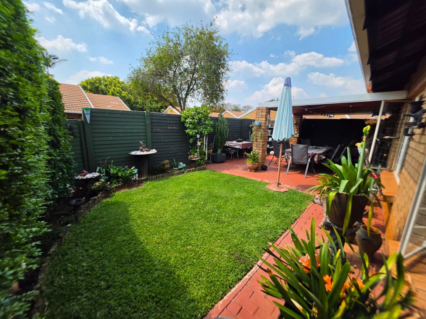SPACIOUS 2-BEDROOM TOWNHOUSE FOR SALE IN ANNLIN – 93m²