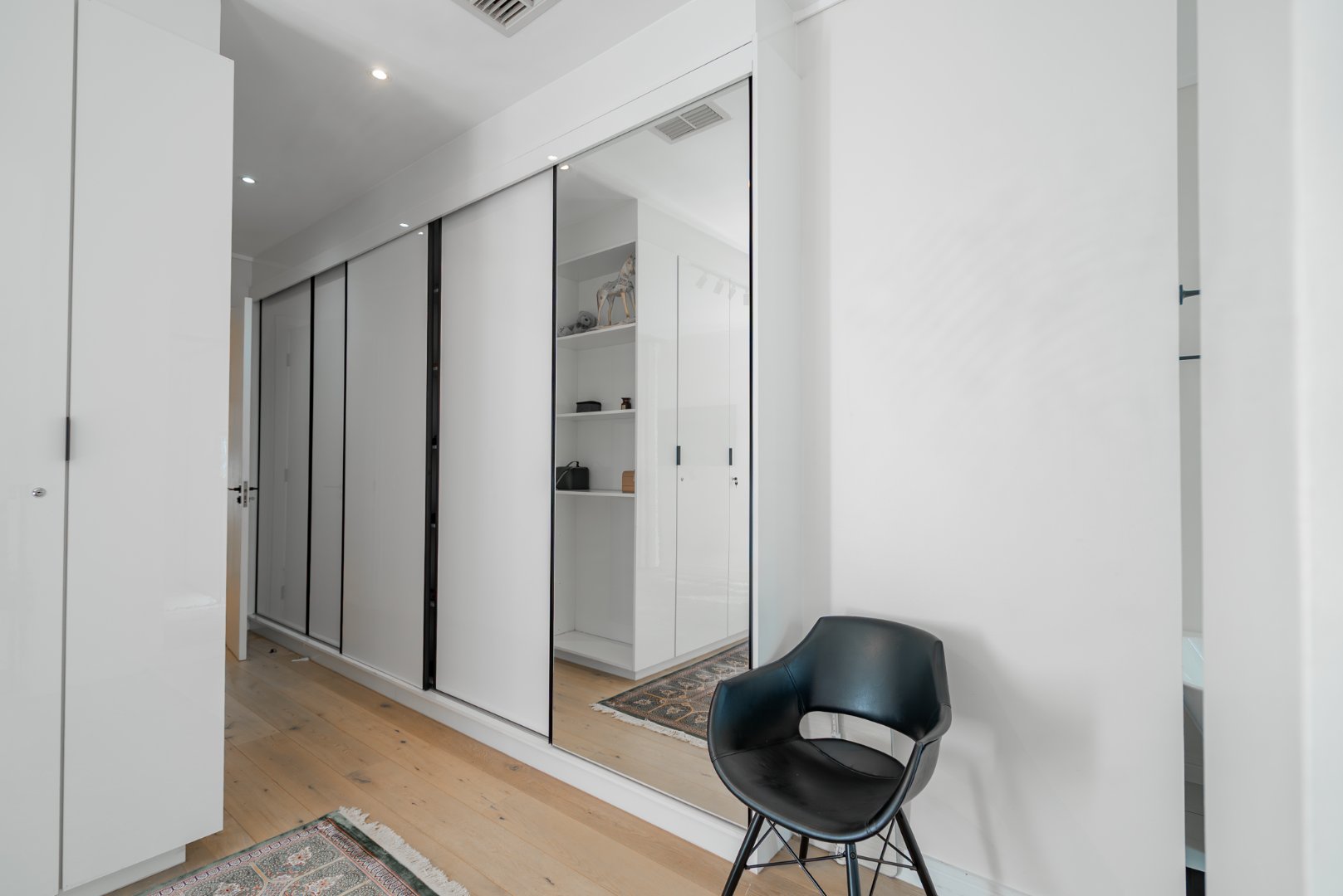 Ultra-Luxury 3 Bed Duplex Villa in Hyde Park | Pool, Staff Suite & Backup Power
