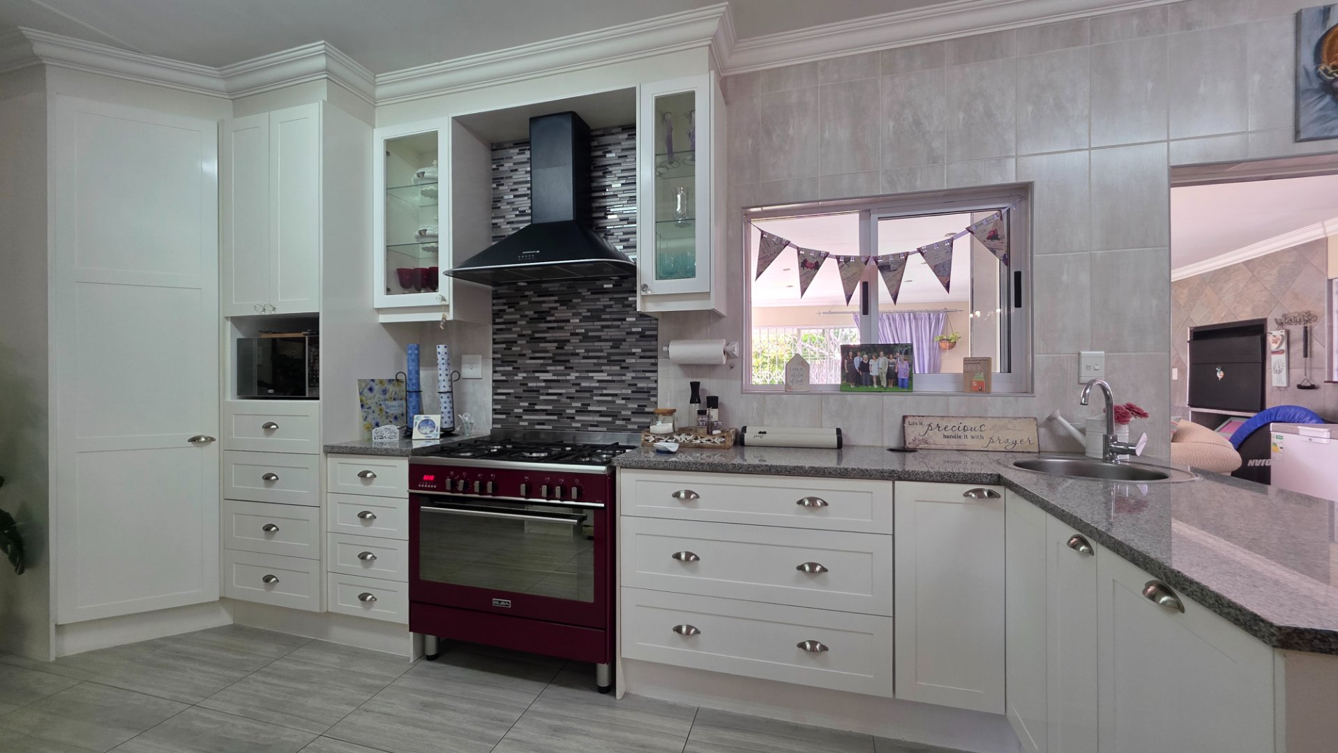 GAS STOVE AND GAS OVEN