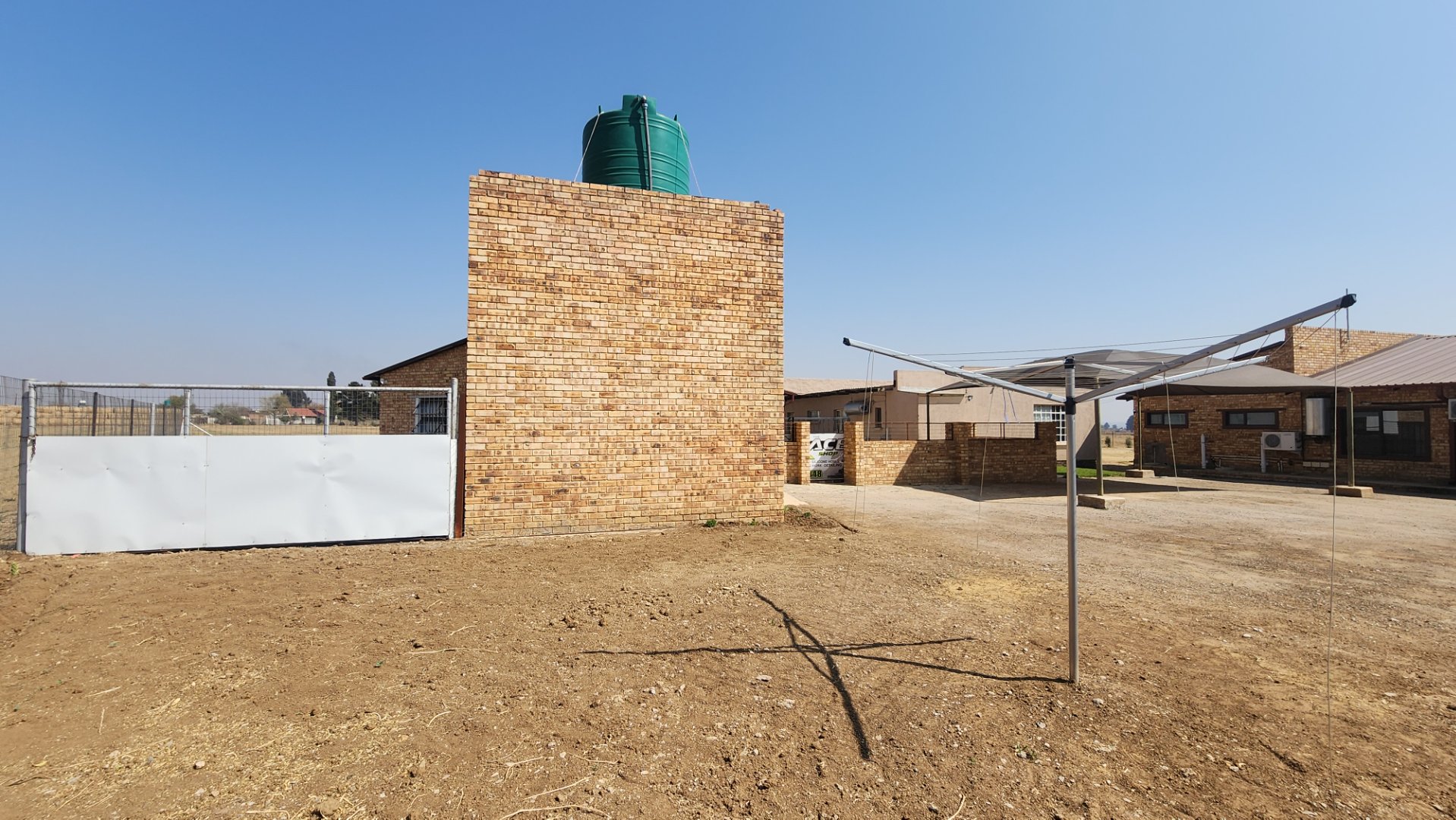 WATERTANK WITH PRESSURE PUMP