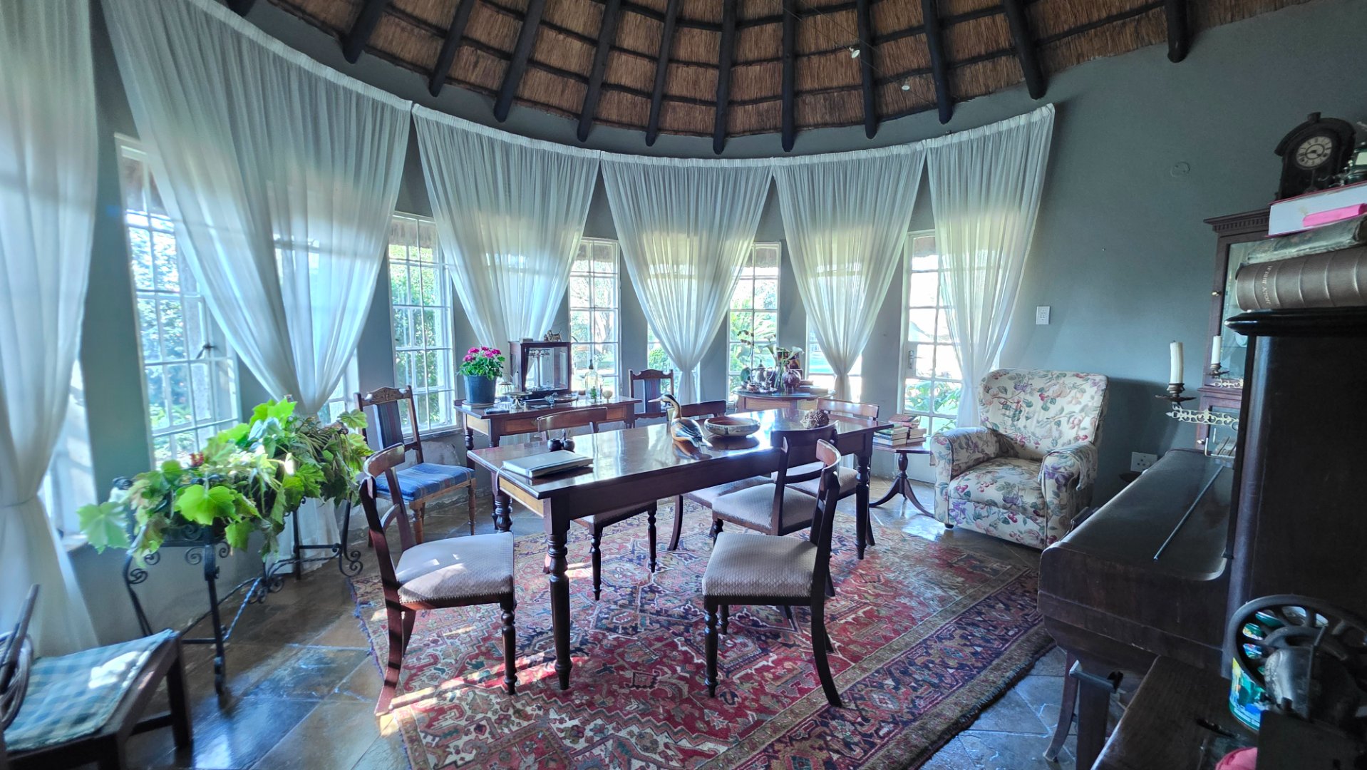 DINING ROOMBEDROOM 1