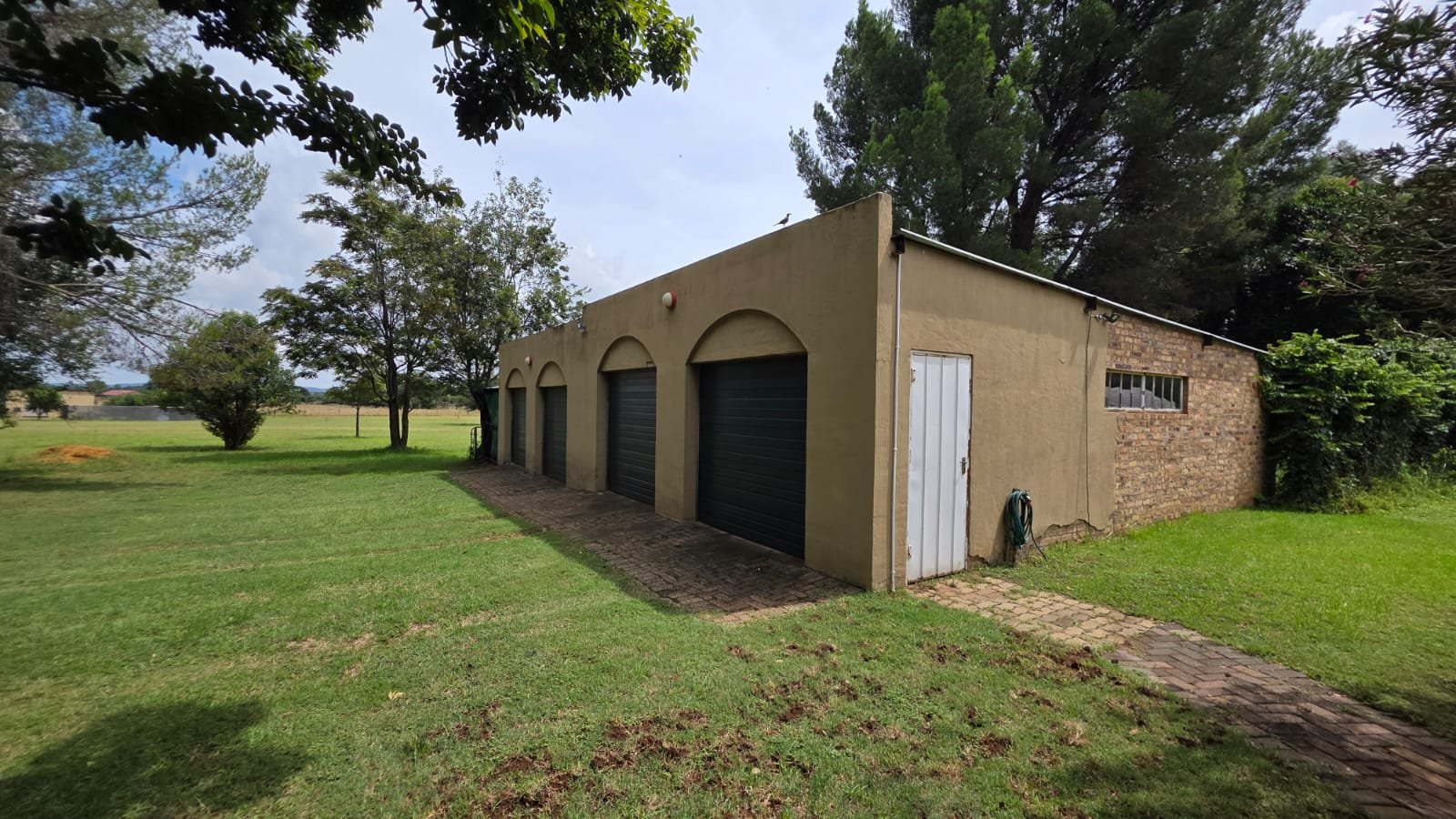WORK SHOP SPACE IN BACK OF GARAGE