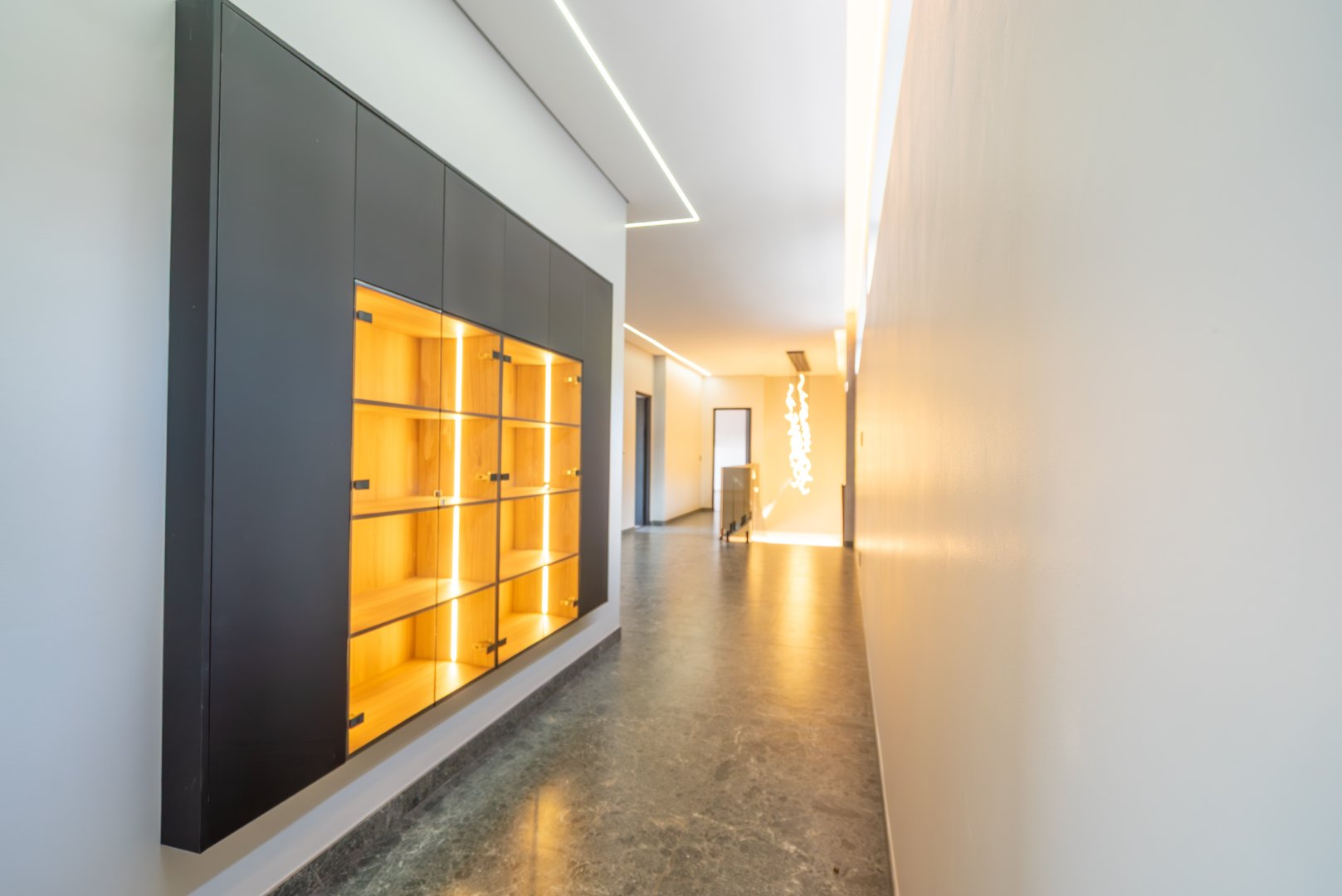 Ultra Exclusive Hyde Park Cluster Living Move In Ready Luxury Residence