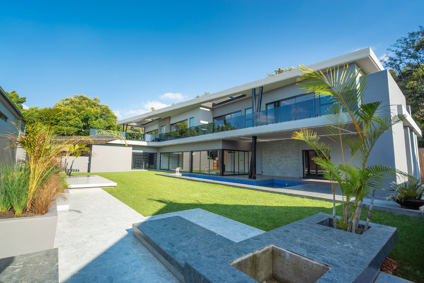 Choose Your Finishes: 670 m² Villa Behind a Double Boom in Sandhurst
