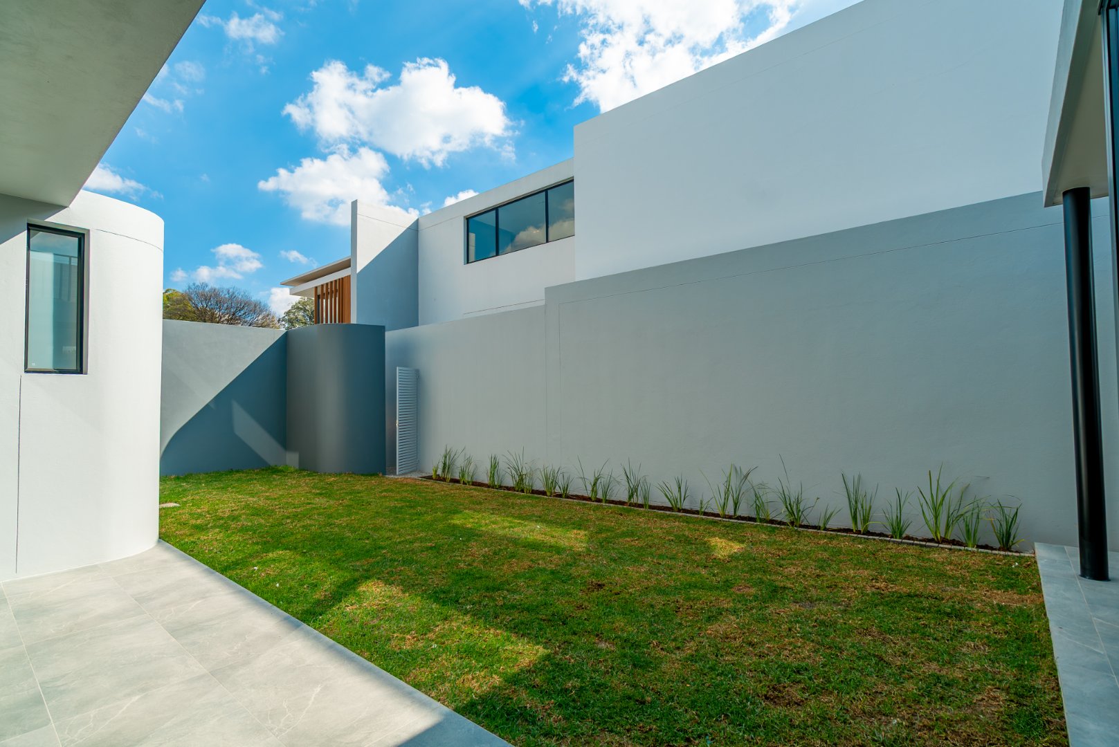 Off-Plan Freehold Luxury in a 24-Hour Boomed Atholl Enclave: Four Final Stands, 12-Month Build