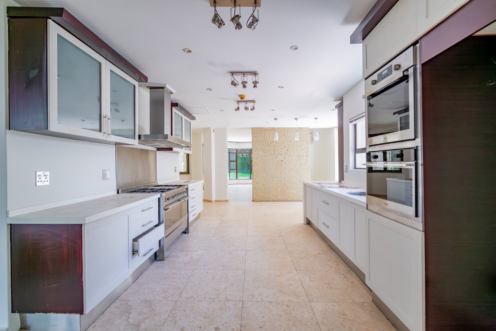 Grand Inanda Residence with Exceptional Bones – 1,003m² Under Roof on 1,859m² Stand