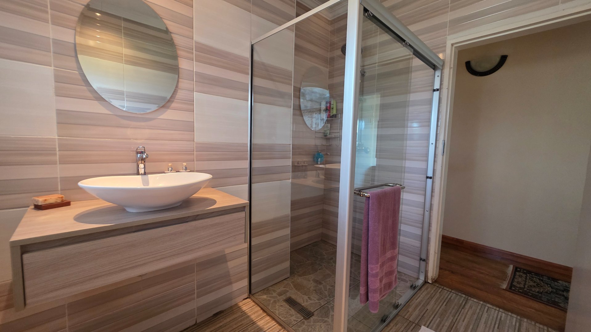 BATHROOM 1