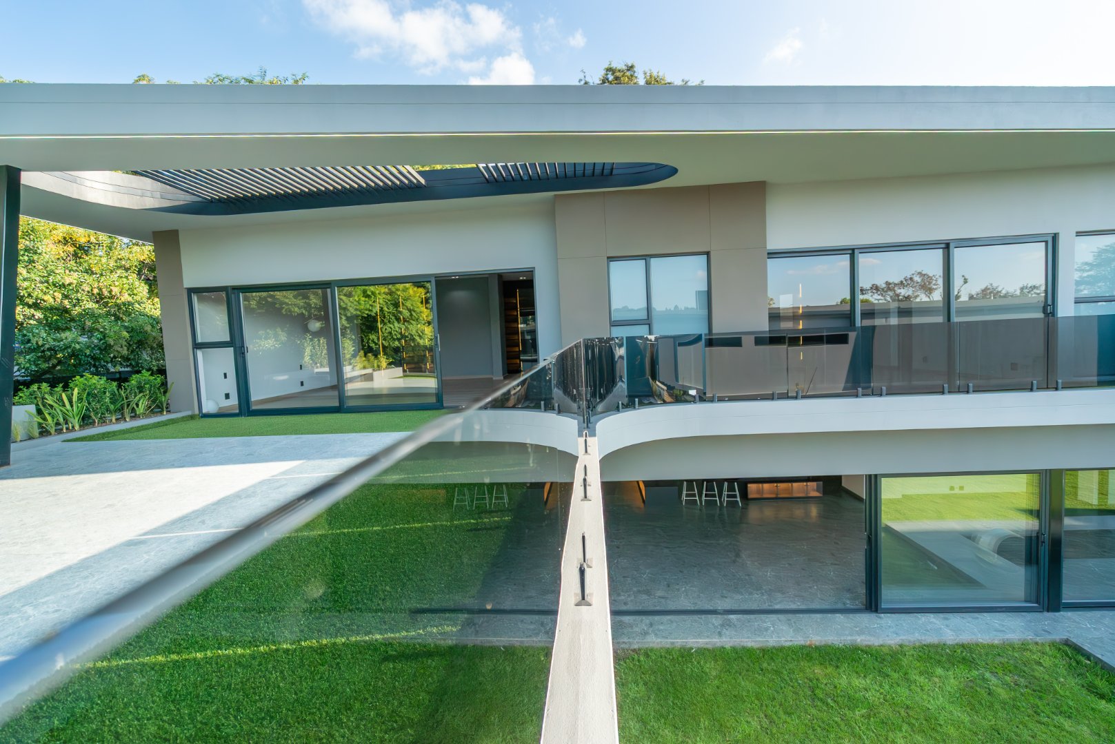 Ultra Exclusive Hyde Park Cluster Living Move In Ready Luxury Residence