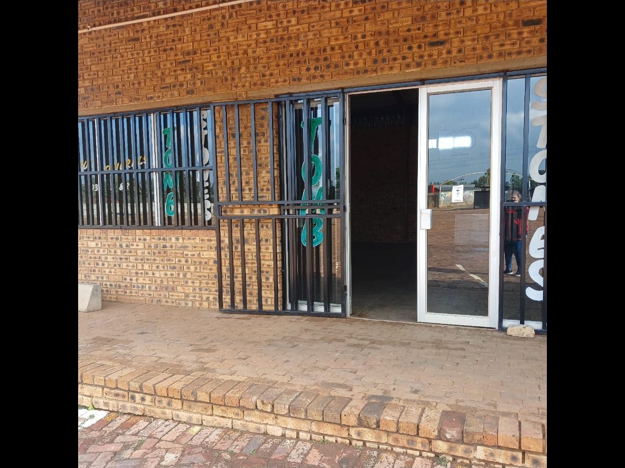 Commercial Unit To Let – MBJ Centre, De Deur | 100sqm | R7,600pm - Unit 8