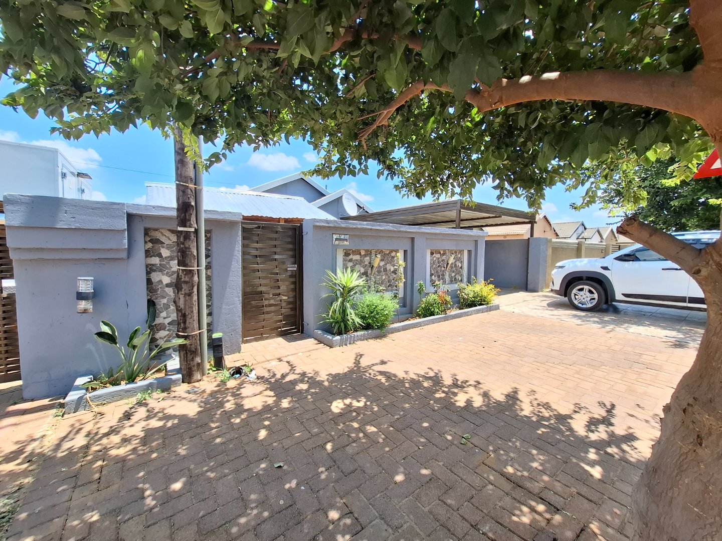 Two Bedroom House for sale in Savanna City