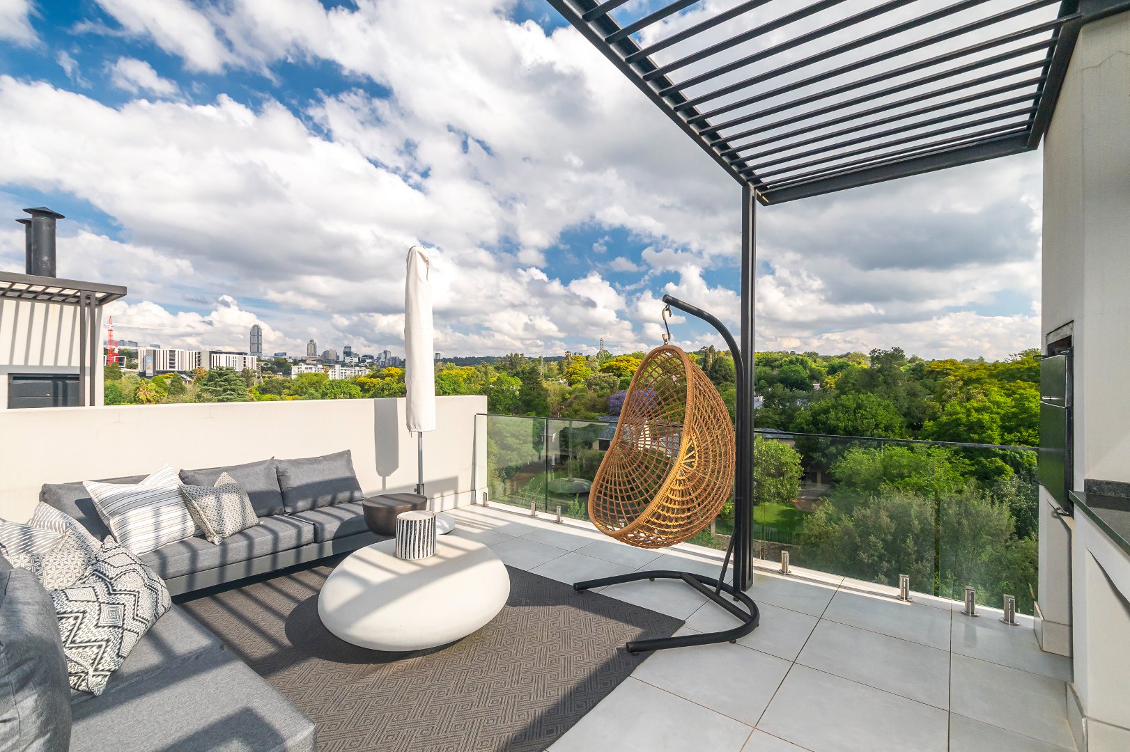 Executive Townhouse with View of Sandton Skyline