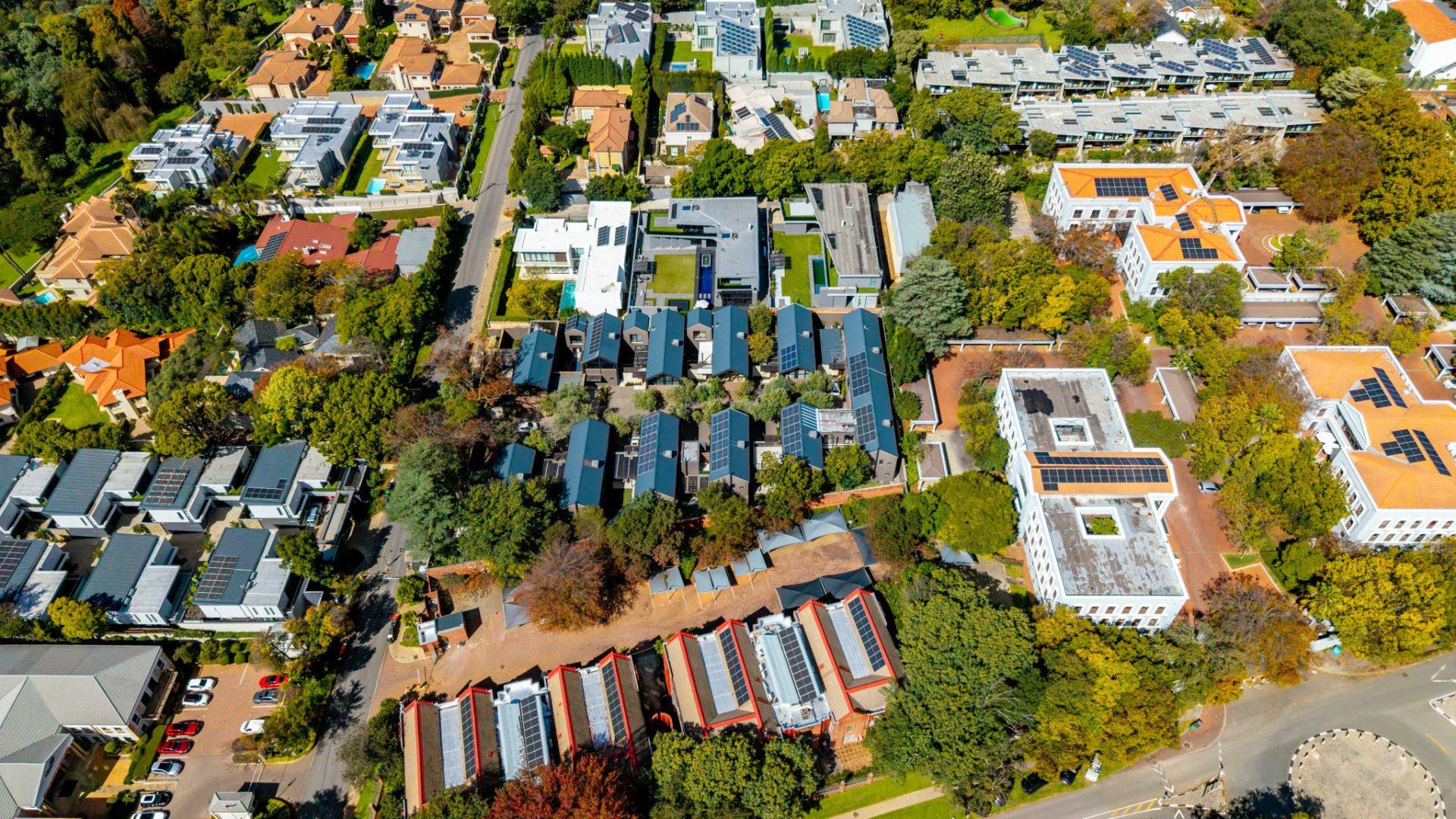 Ultra-Luxury 3 Bed Duplex Villa in Hyde Park | Pool, Staff Suite & Backup Power