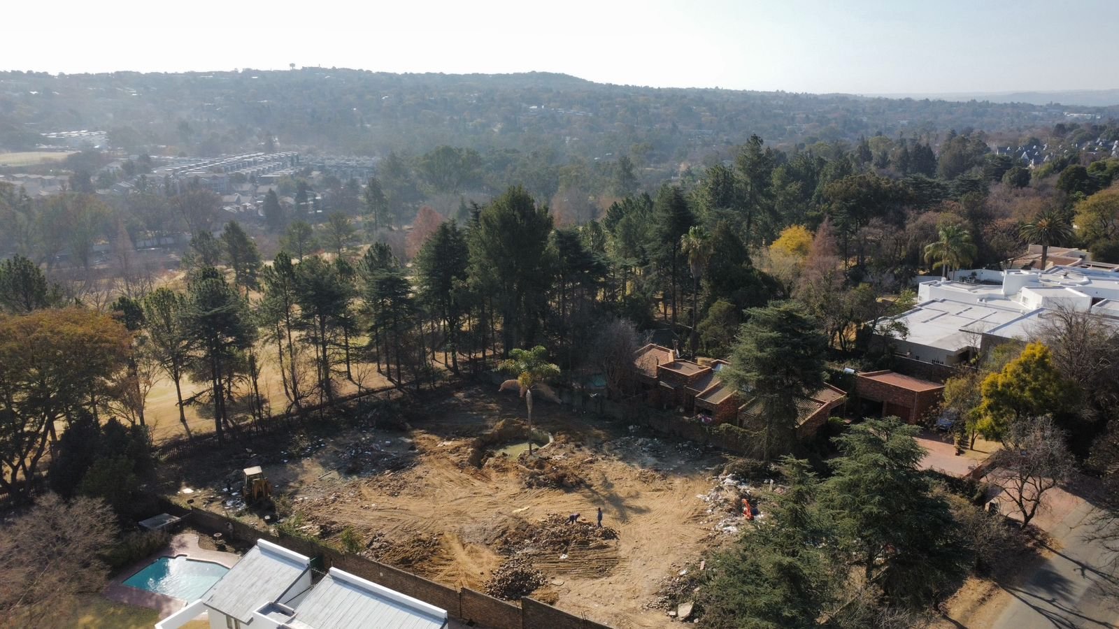 Luxury Cluster on the Fairway in Exclusive Boomed Suburb
