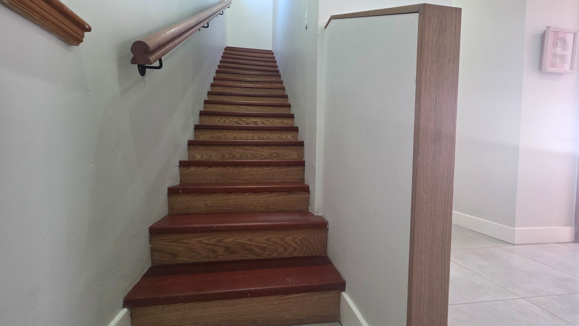 STAIRCASE TO MAIN BEDROOM