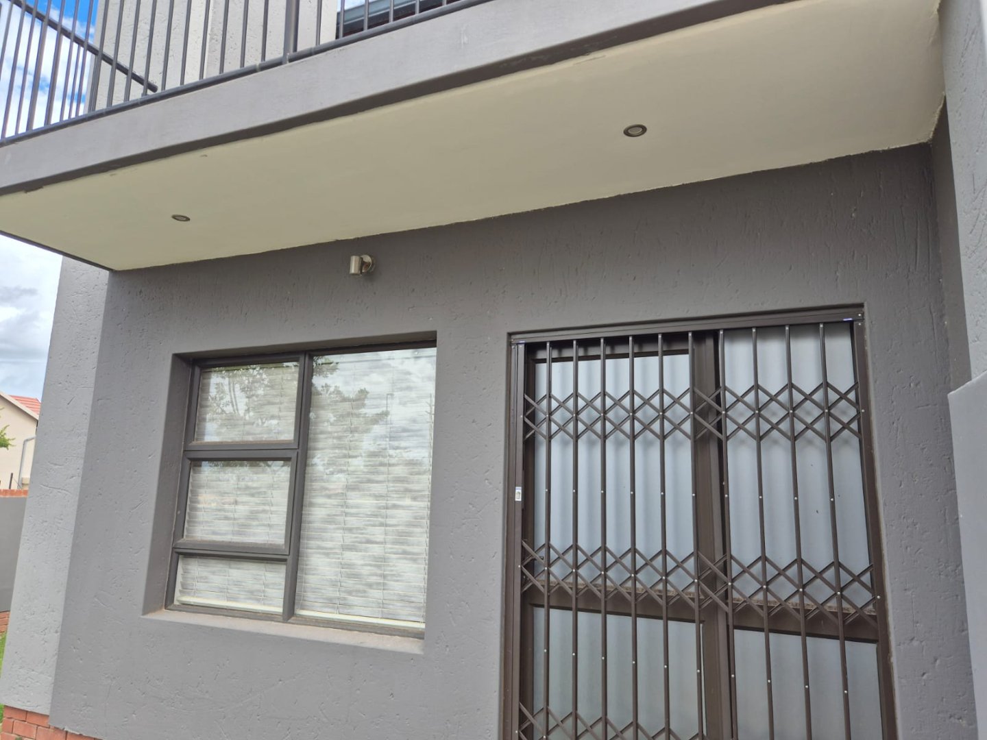 MODERN 3-BEDROOM TOWNHOUSE FOR SALE IN WILD OLIVE ESTATE – SECURE & STYLISH LIVING photo 4