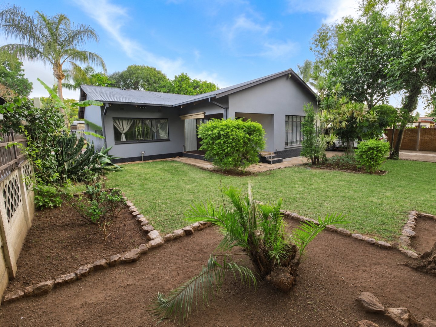 SPACIOUS FAMILY HOME WITH A POTENTIAL FLATLET!