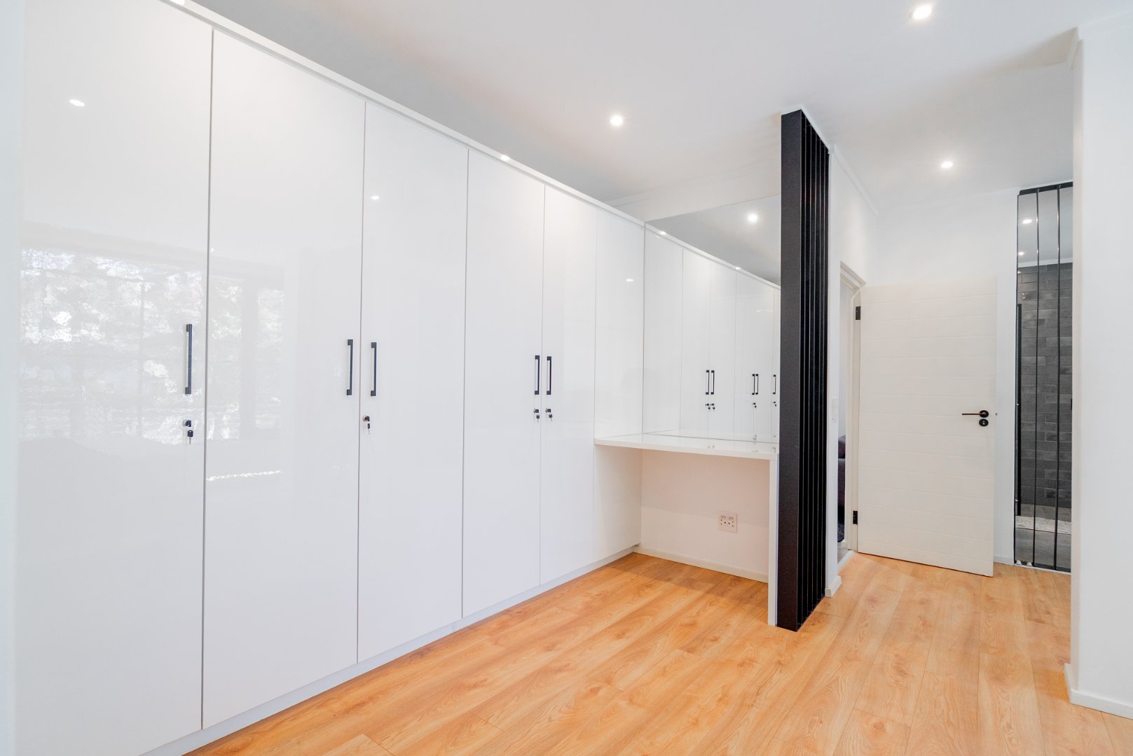 Modern 3 Bed Hyde Park Townhouse with Solar, PJ Lounge & Double Garage