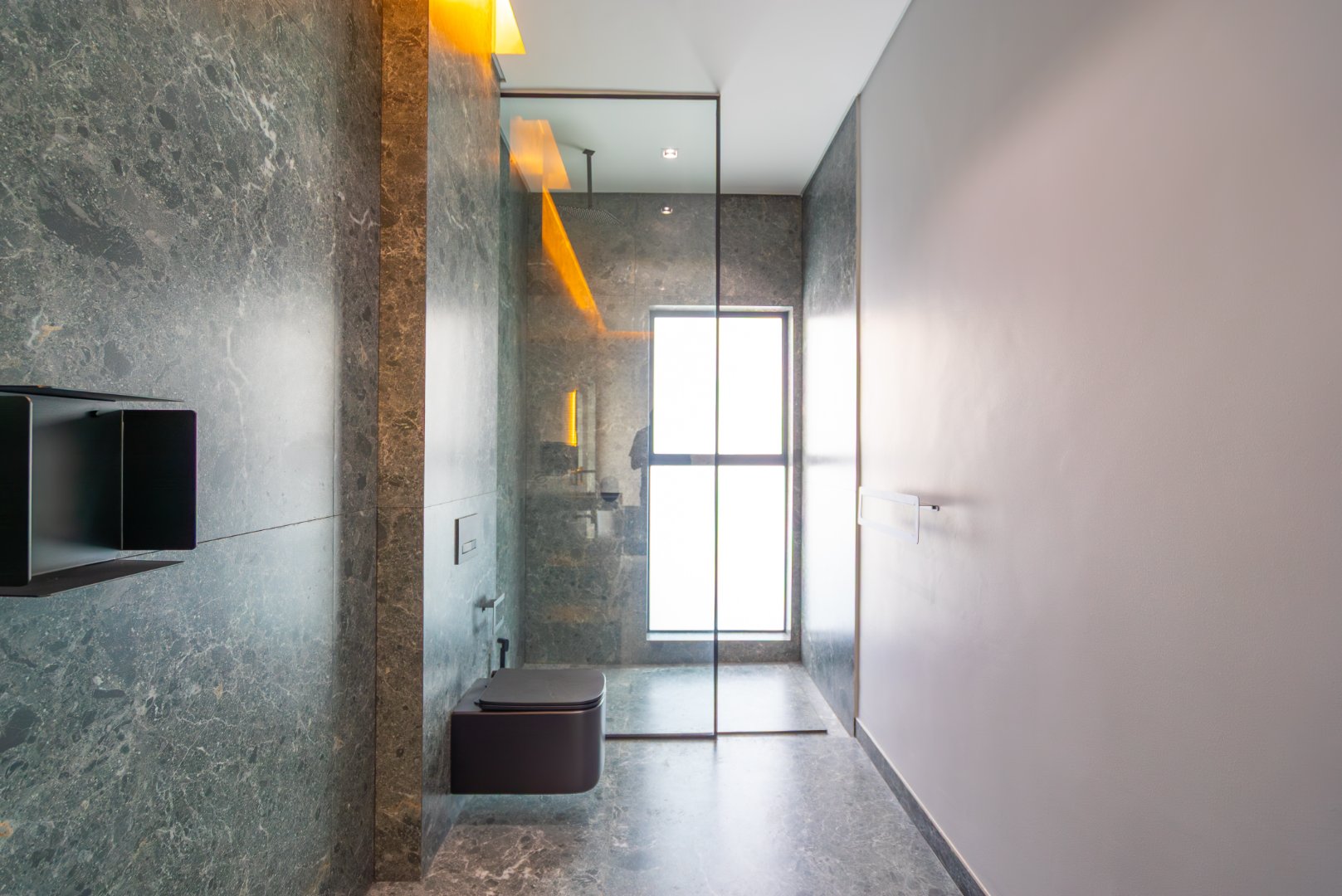 Ultra Exclusive Hyde Park Cluster Living Move In Ready Luxury Residence