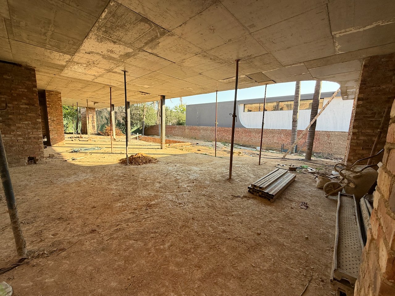 Choose Your Finishes: 670 m² Villa Behind a Double Boom in Sandhurst