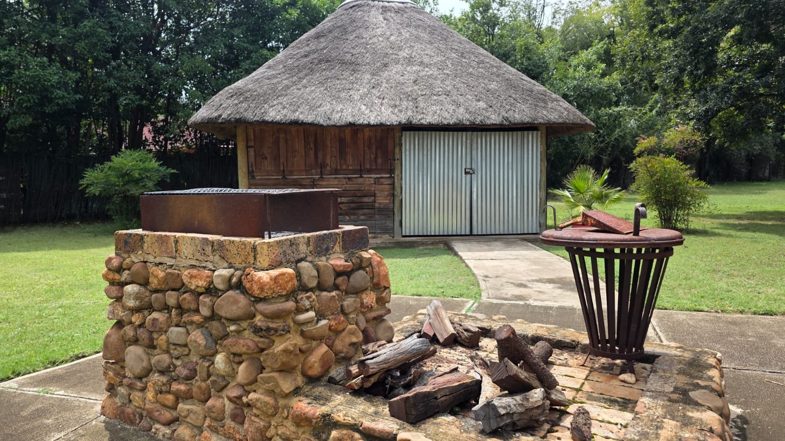 BOMA AND ENTERTAINMENT ROOM