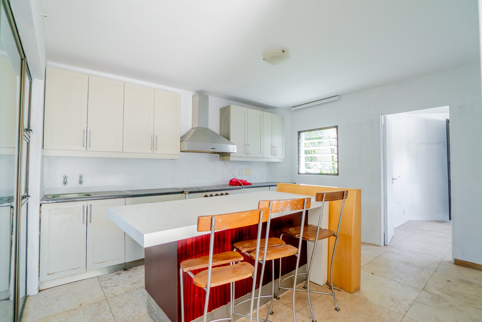 Grand Inanda Residence with Exceptional Bones – 1,003m² Under Roof on 1,859m² Stand
