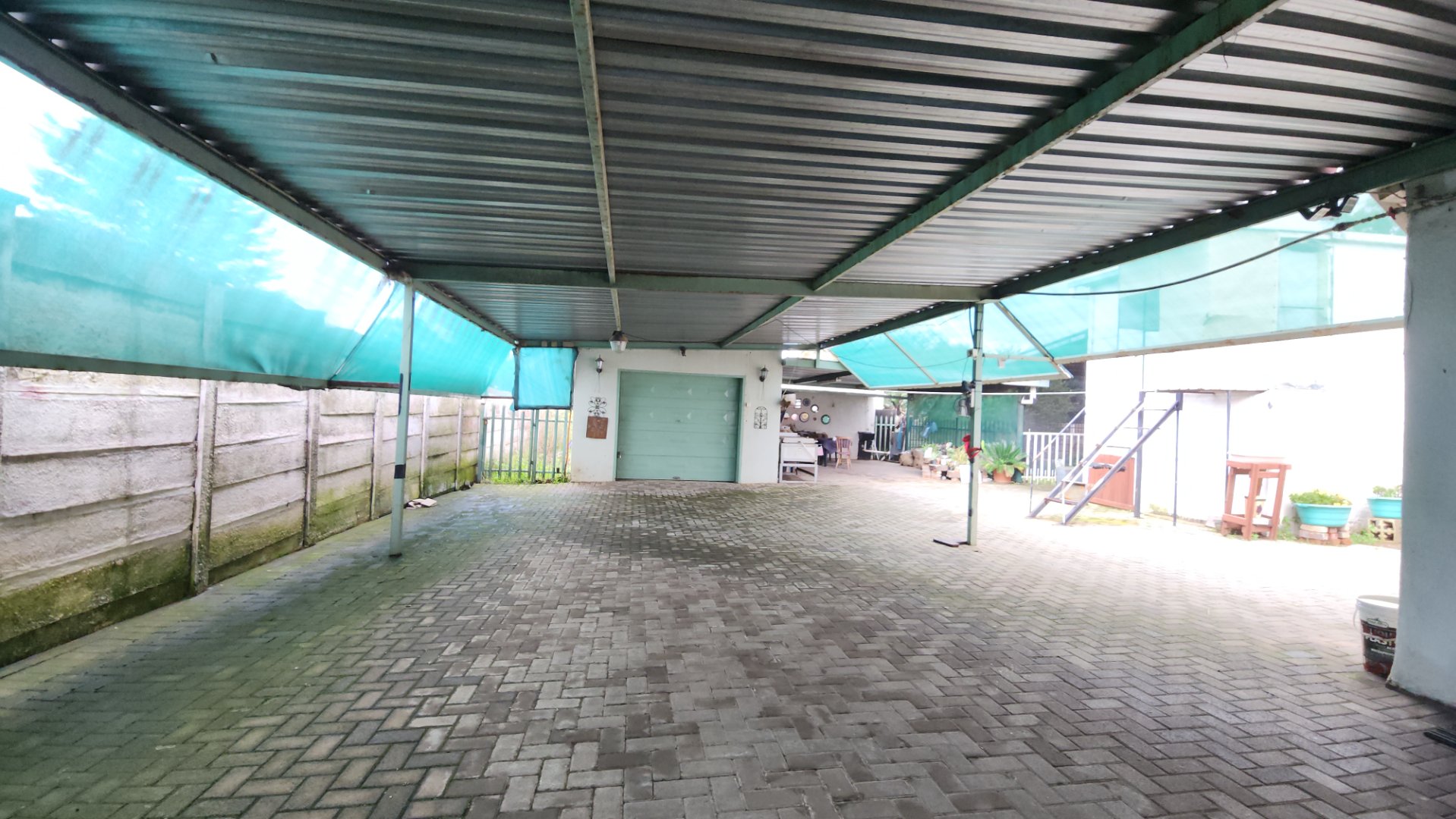 AN OPPERTUNUTY TO START YOUR OWN BUSINESS FROM HOME,AS THIS PROPERTY IS EQUIPED WITH CARPORT SPACE AND GARAGSE.