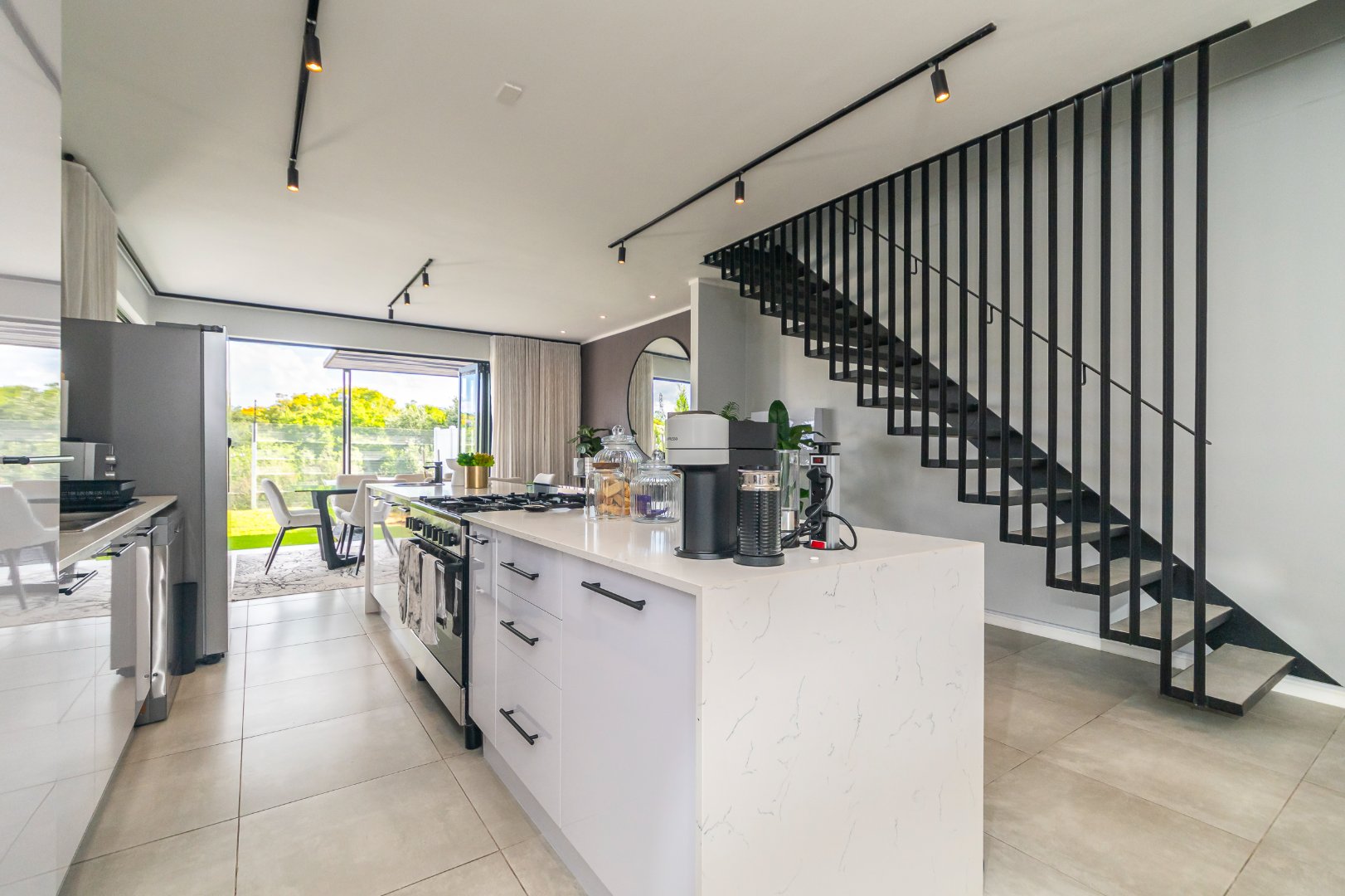 Executive Townhouse with Roof Terrace and Sandton View