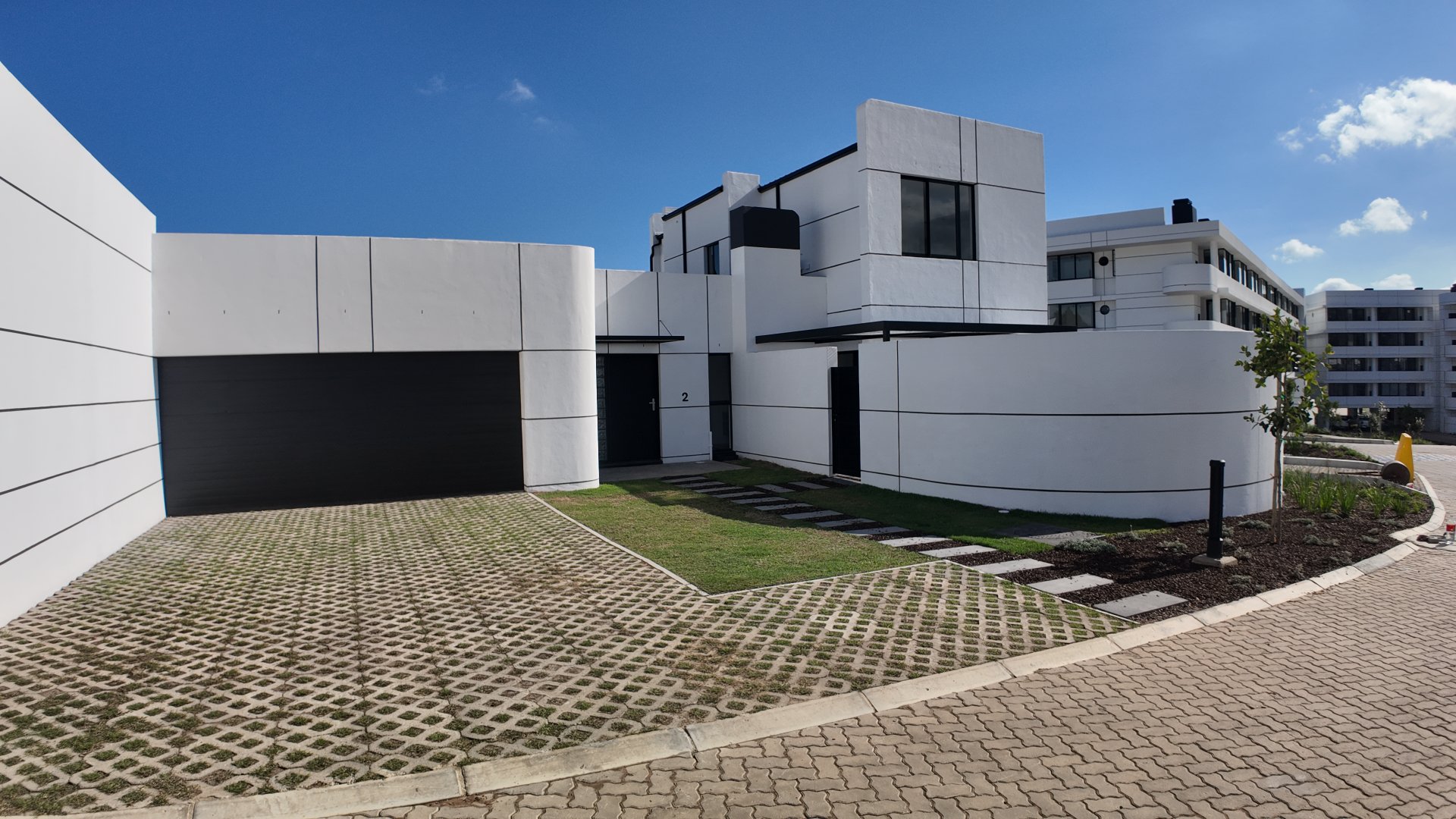 Modern Elegance Meets Nature – 4-Bedroom Family Haven