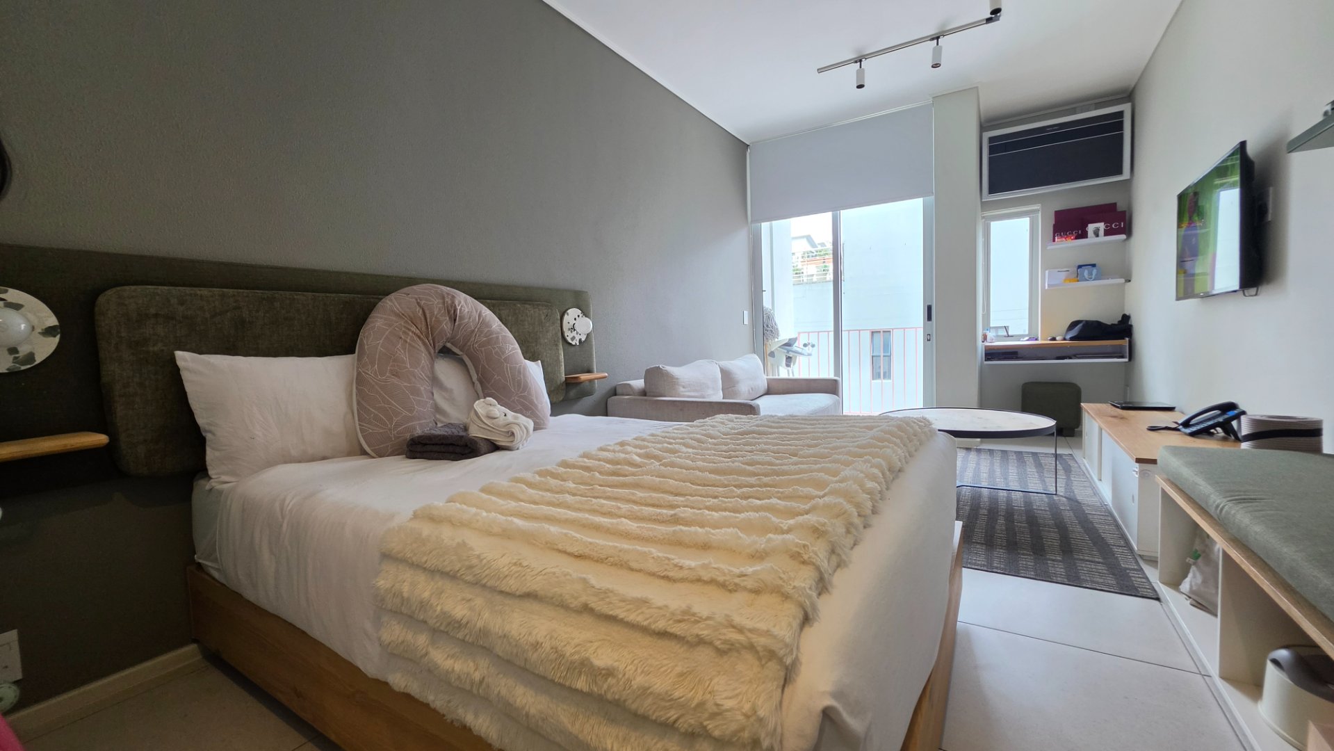 Furnished Studio | De Waterkant Available 1 October