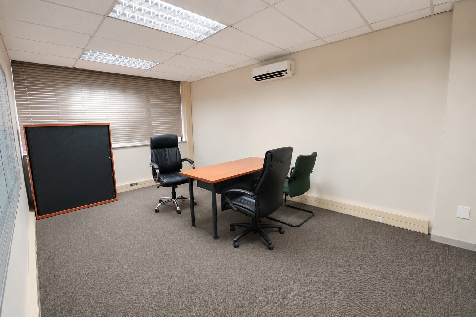 686 m² Ground Floor Office To Let at 26 Wellington Road | Parktown | Prestigious, Accessible Business Address photo 13