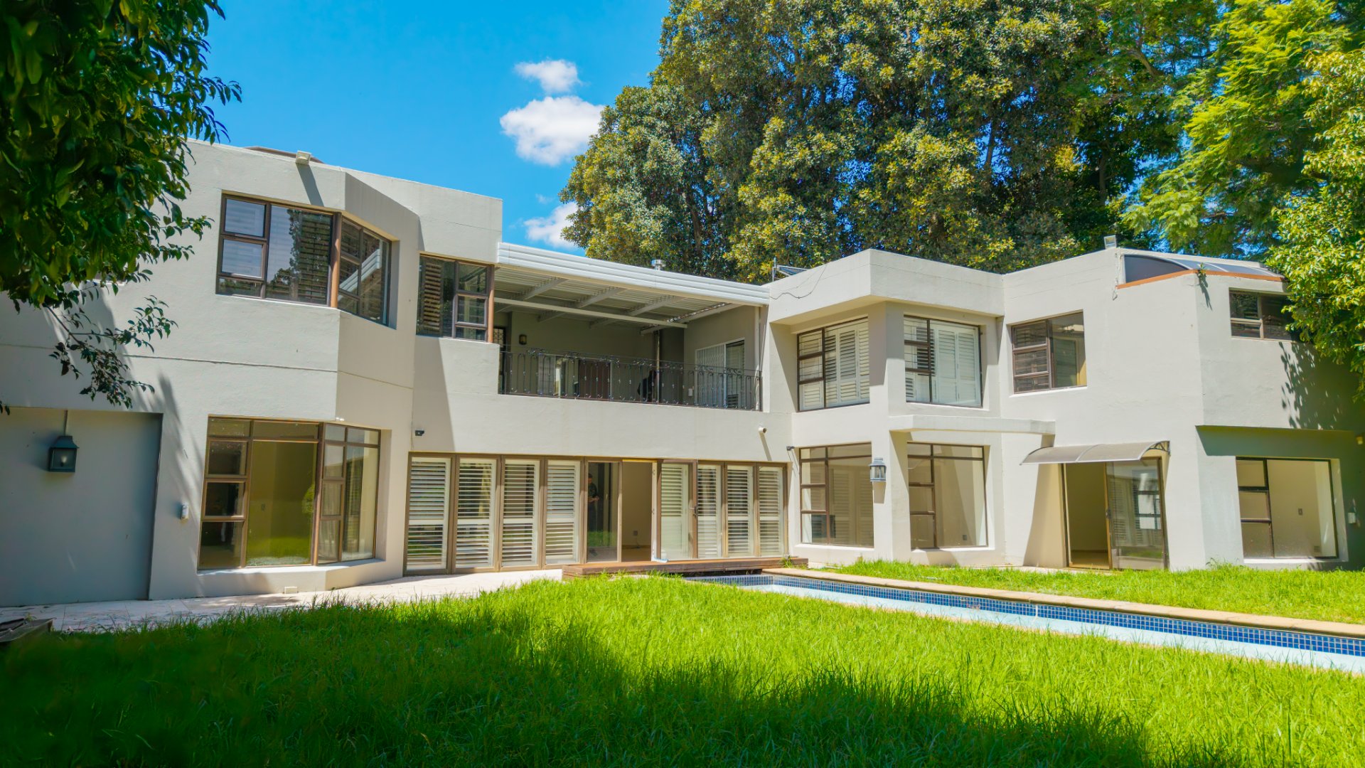 Grand Inanda Residence with Exceptional Bones – 1,003m² Under Roof on 1,859m² Stand