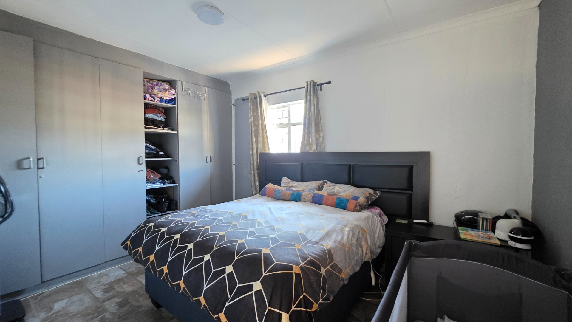BEDROOM 2