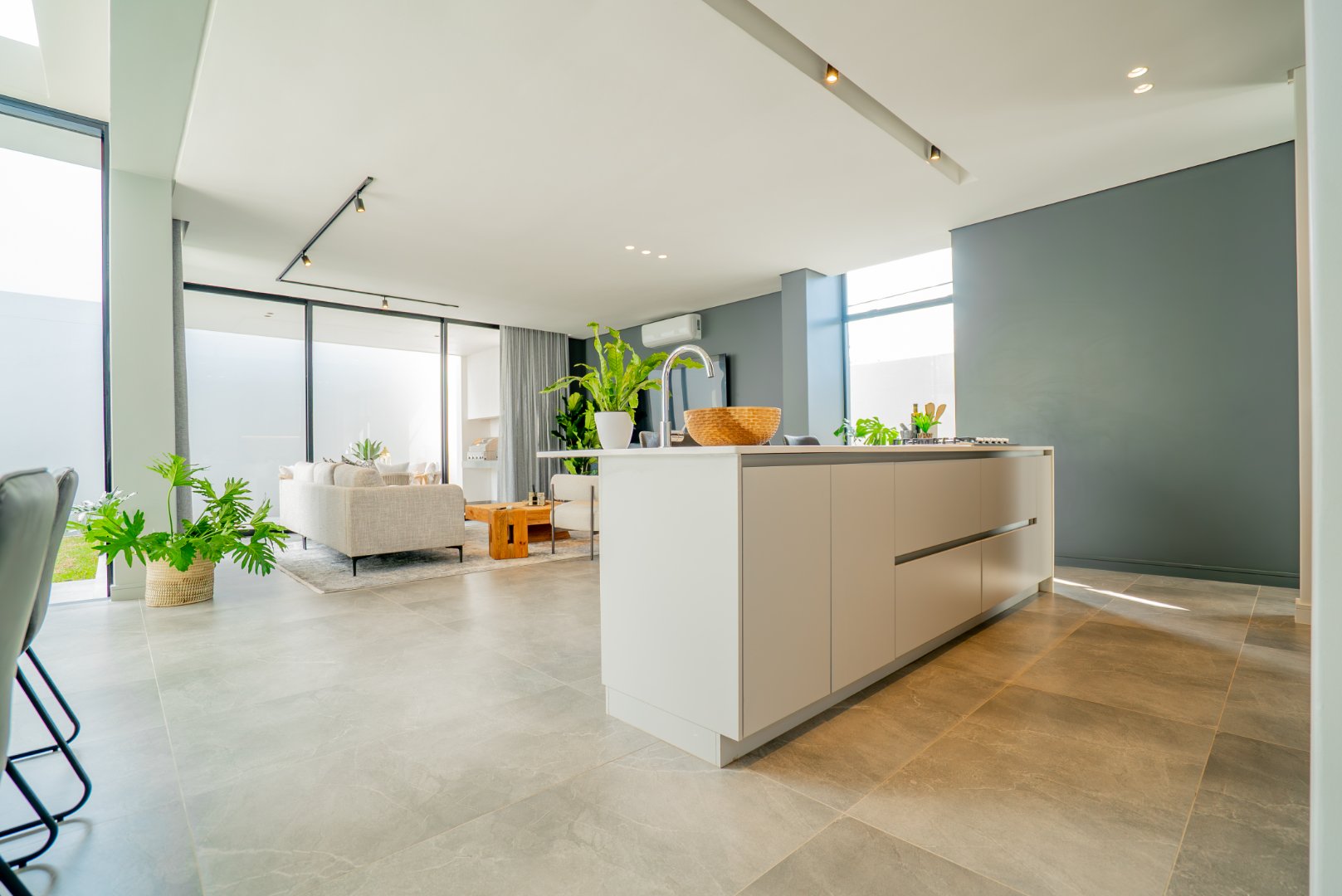 Fully Furnished Brand-new 3-Bed Luxury Rental
