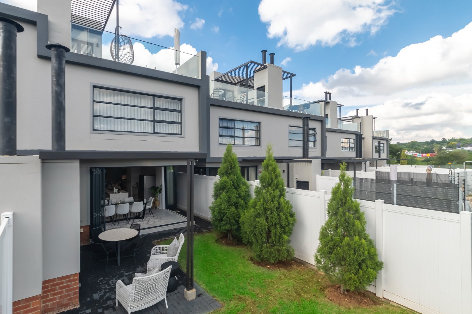 Executive Townhouse with Roof Terrace and Sandton View