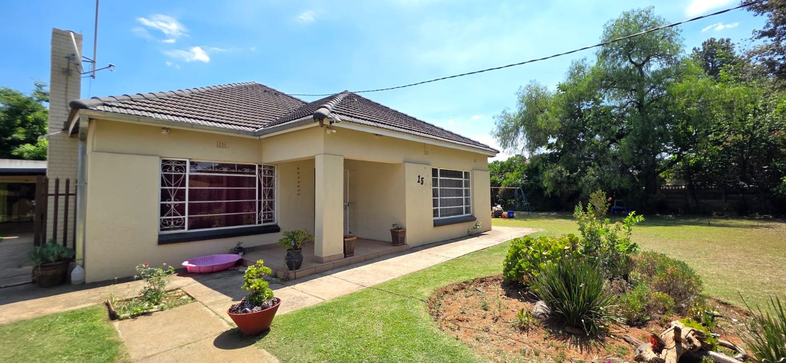 Spacious 3-Bedroom Home with Separate Flat in Duncanville.