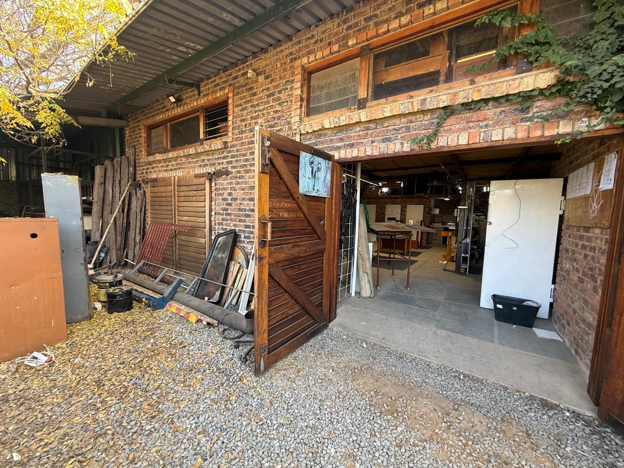 WORKSHOP ENTRANCE CONNETED TO MAIN OFFICE AREA