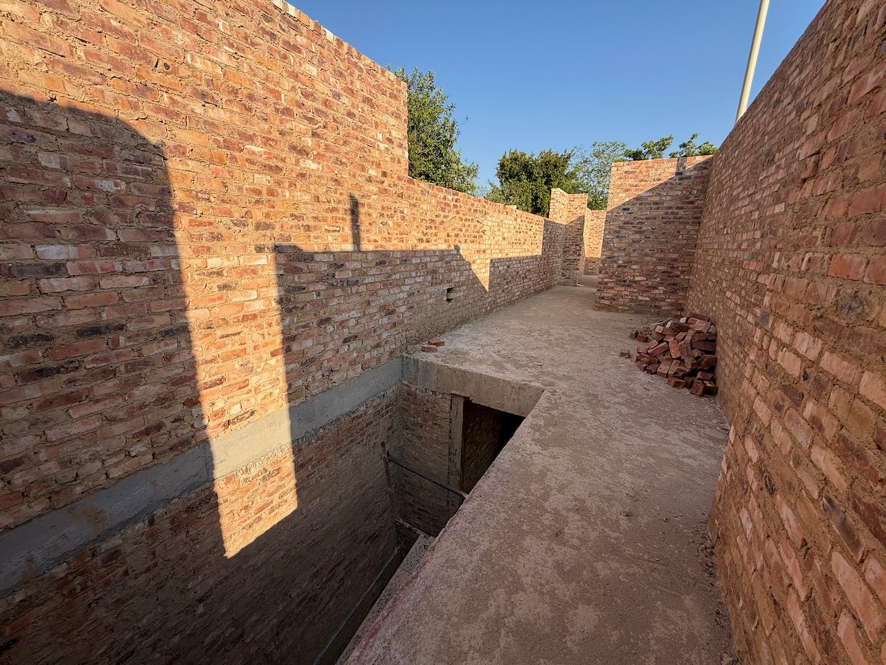 Choose Your Finishes: 670 m² Villa Behind a Double Boom in Sandhurst