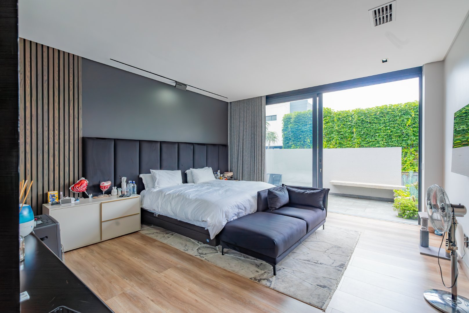 Luxury Cluster Living in an Elite Boomed Enclosure