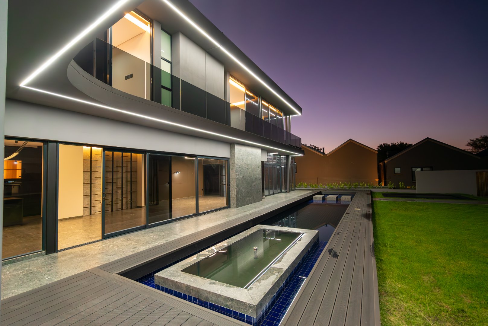 Move In for Christmas: 760 m² Villa Behind a Double Boom in Sandhurst