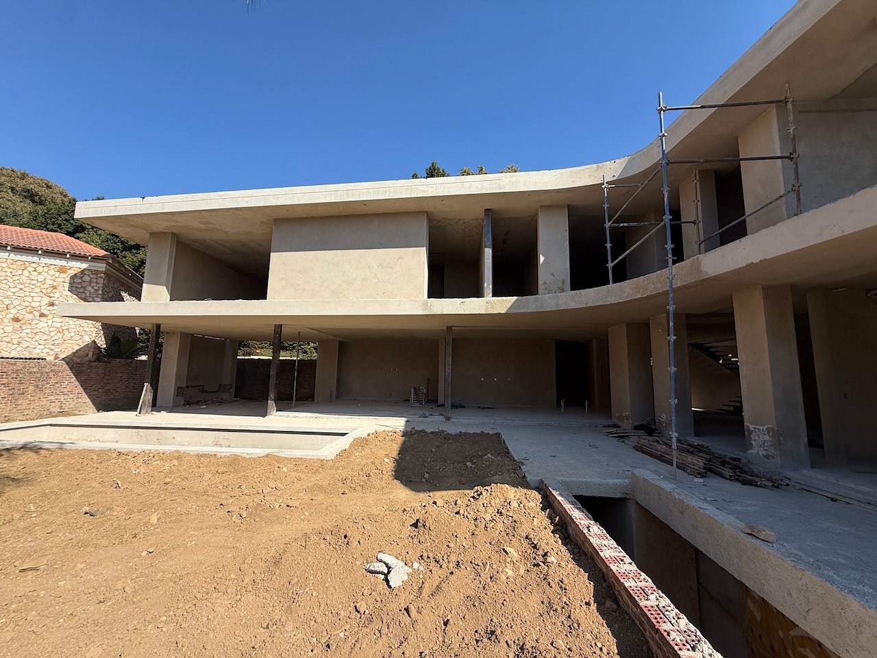 Two Customisable Luxury Clusters in Prestigious Road