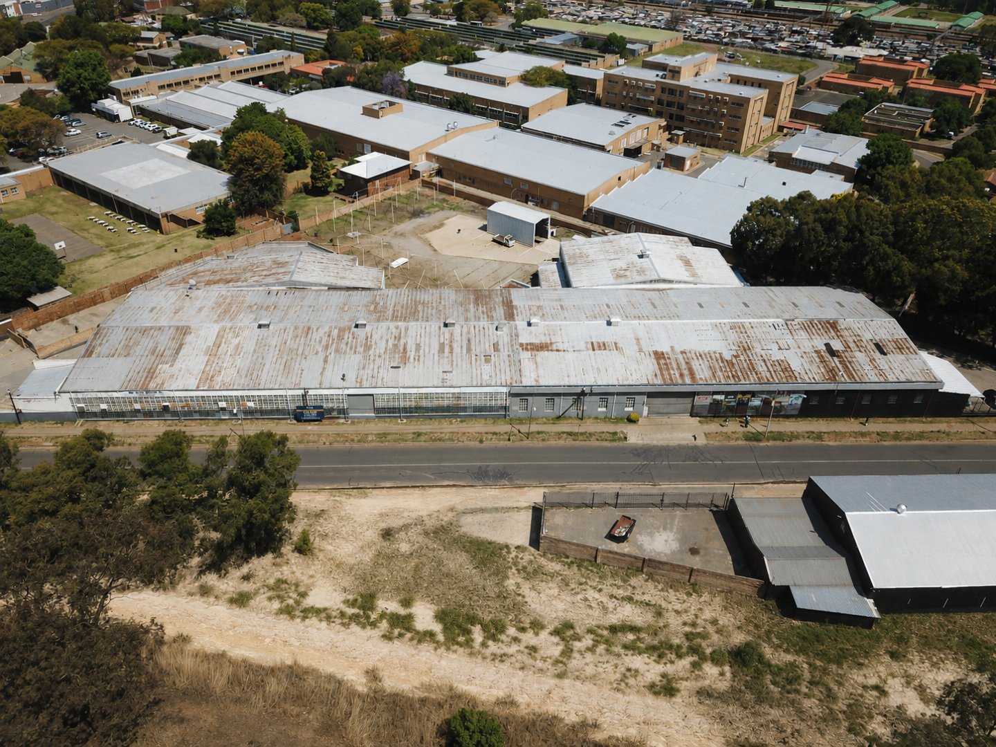 1,036 m² Secure Industrial Warehouse to Let in Selby, Johannesburg photo 4